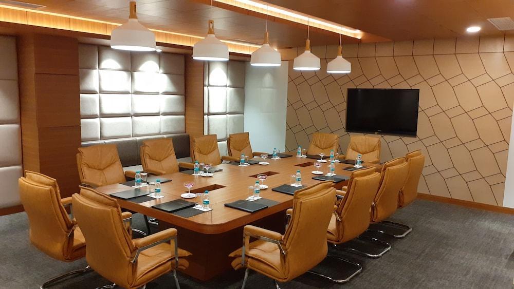 Ramada By Wyndham Jalandhar City Center Ngoại thất bức ảnh