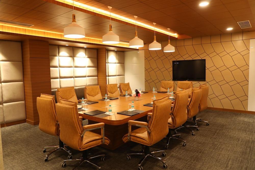 Ramada By Wyndham Jalandhar City Center Ngoại thất bức ảnh