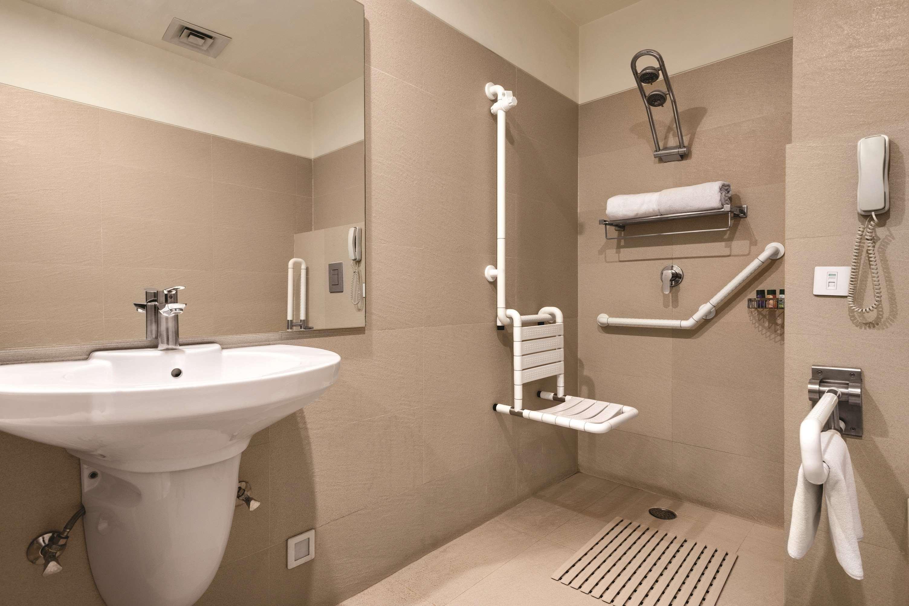 Ramada By Wyndham Jalandhar City Center Ngoại thất bức ảnh