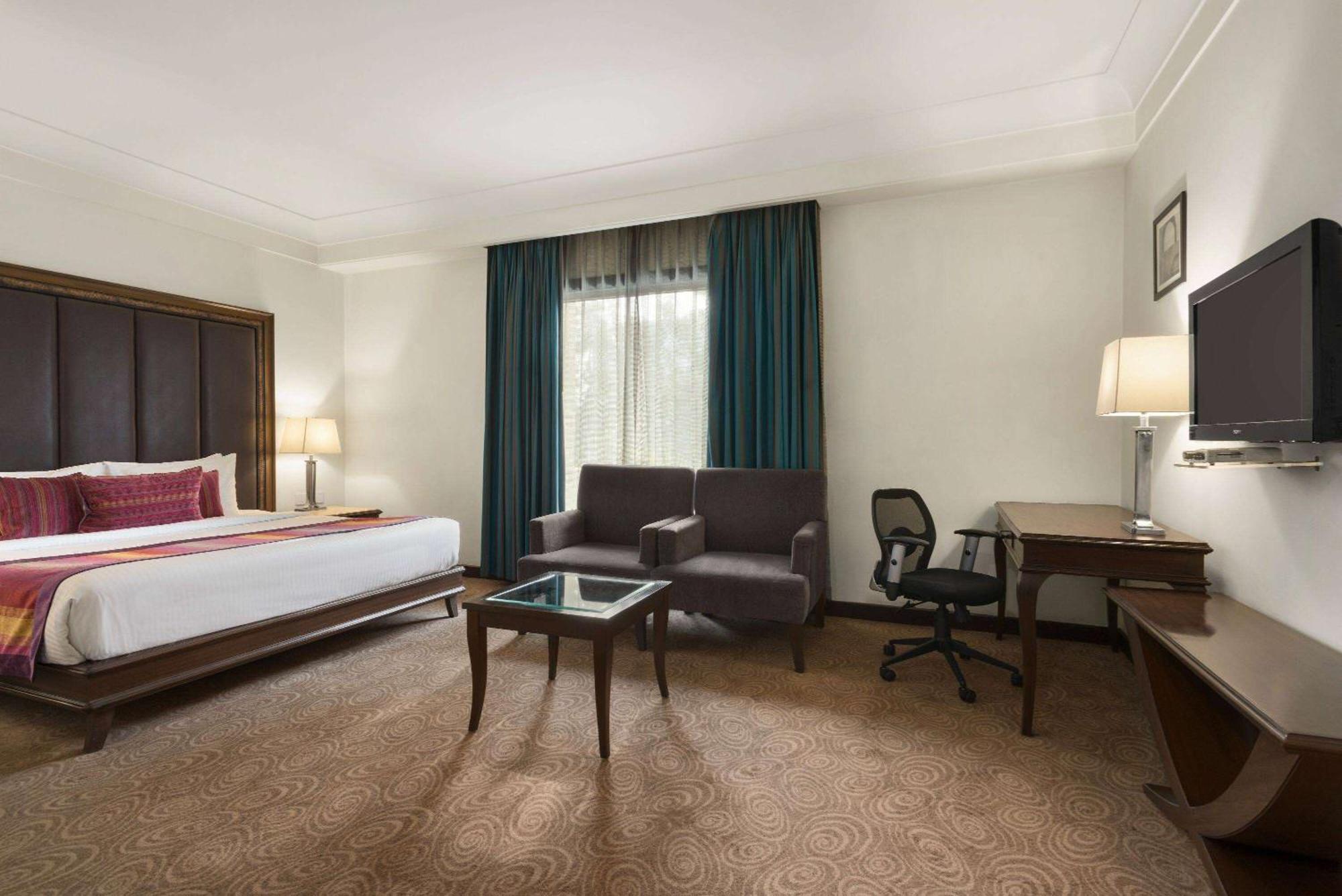Ramada By Wyndham Jalandhar City Center Ngoại thất bức ảnh